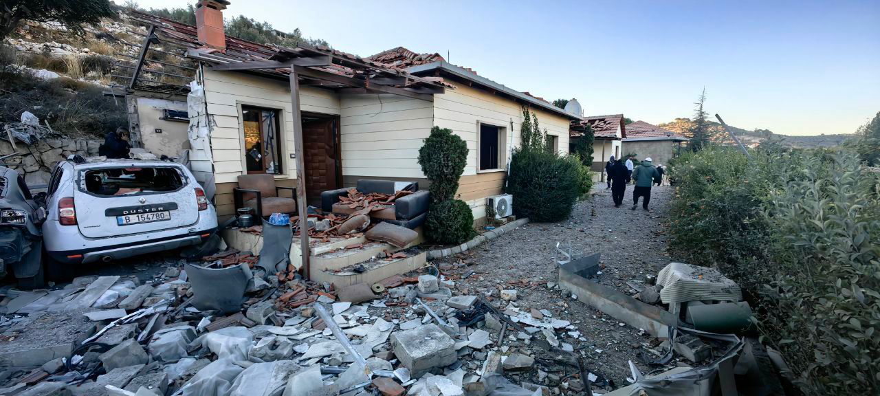 دمار في مقرّ الصحافيين المستهدَف في حاصبيا.